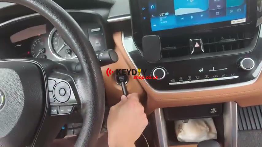 keydiy-kd-x4-renews-2024-toyota-yaris-cross-ncf29a1m-locked-key-10