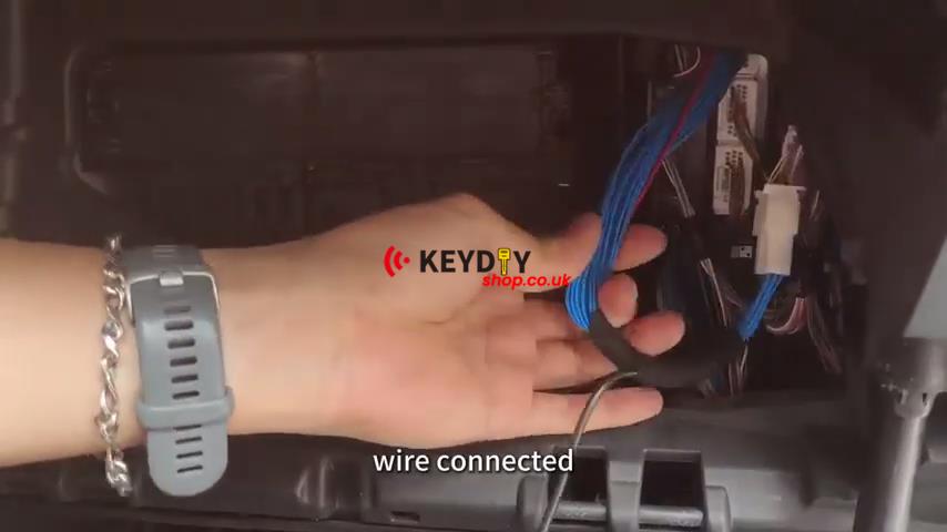 keydiy-kd-x4-renews-2024-toyota-yaris-cross-ncf29a1m-locked-key-2