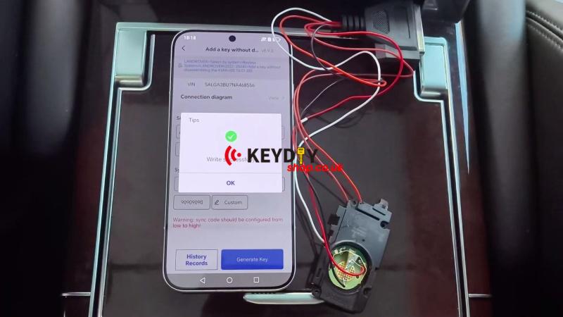 keydiy-kd-x4-add-key-to-2022-range-rover-without-kvm-disassembly-12